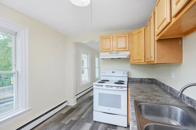 Building Photo - 58 Main Street, Unit 3
