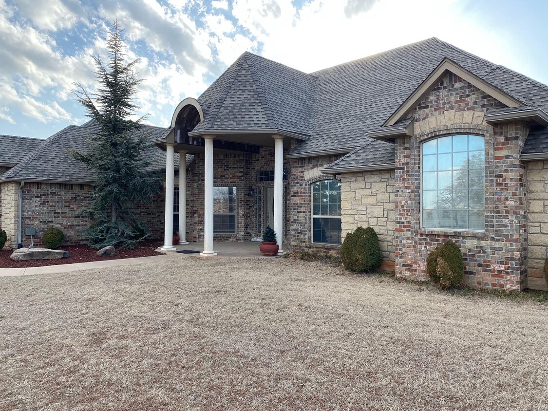 8147 Shadow Lake Dr, Blanchard, OK 73010 House Rental in Blanchard