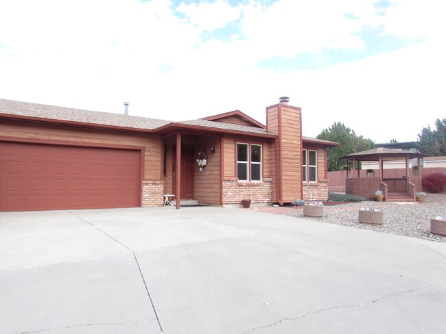 Building Photo - 520 Rado Dr
