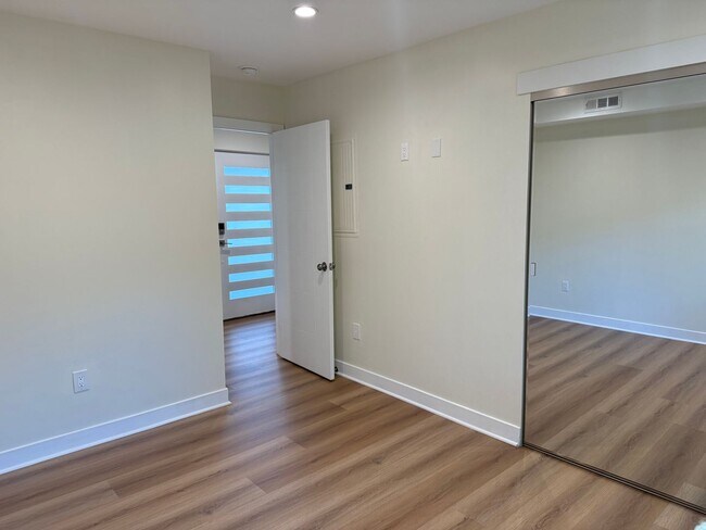 Foto del edificio - 2514 S Palm Grove Ave