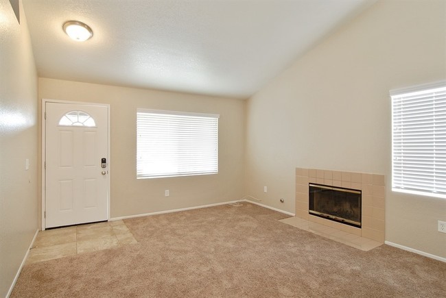 Building Photo - 4342 Riverbend Ln