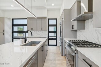 Building Photo - 1501 N Miller Rd