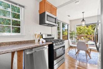 Building Photo - 206 Bayview Ct
