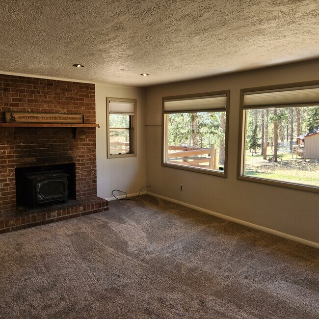 Foto del edificio - 1409 Old Wagon Rd