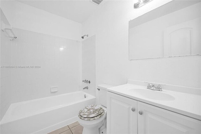 Building Photo - 3 bedroom in Miami Gardens FL 33055