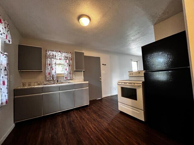 Building Photo - 1335 E. Dubail Ave