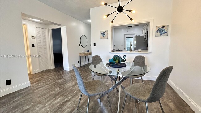 Building Photo - 4117 Bougainvilla Dr