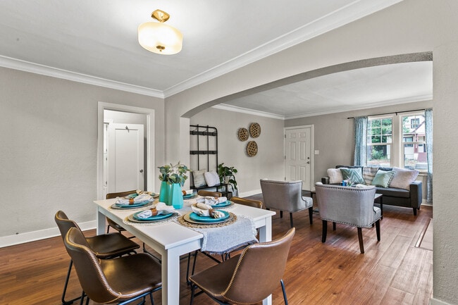 Dining Room (East) - 307 E 29th Ave