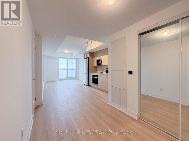 Photo du bâtiment - 2545-2545 Simcoe St N