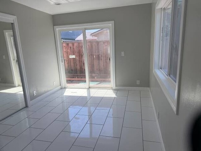 Foto del edificio - 1094 Saddlewood Dr