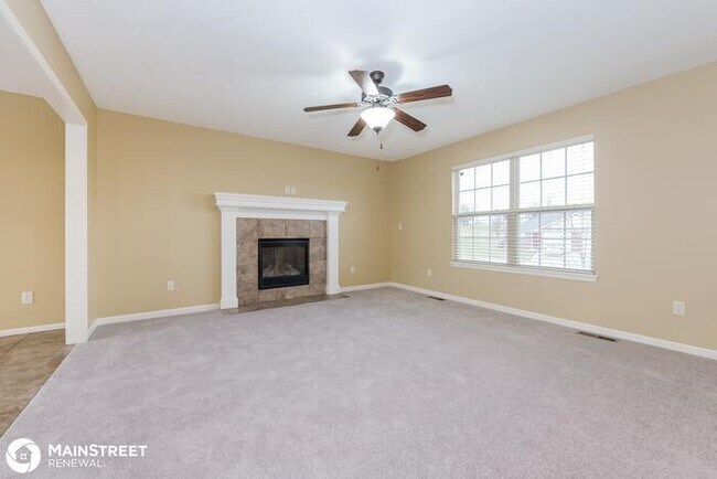 Building Photo - 102 Golfview Dr, Pleasant Hill, MO 64080