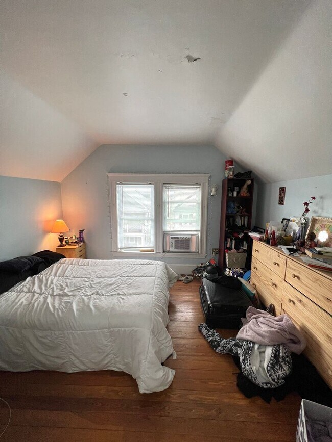 Building Photo - 9-11 Burnham St