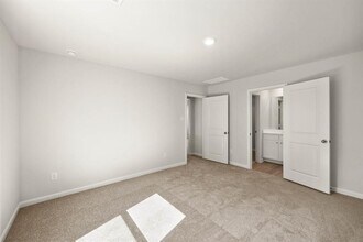 Building Photo - 8108 Burnt Orchid Dr