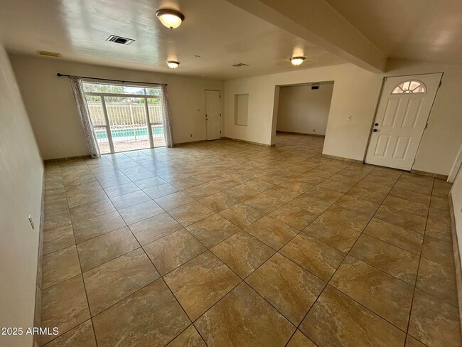 Foto del edificio - 3409 E Mountain View Rd