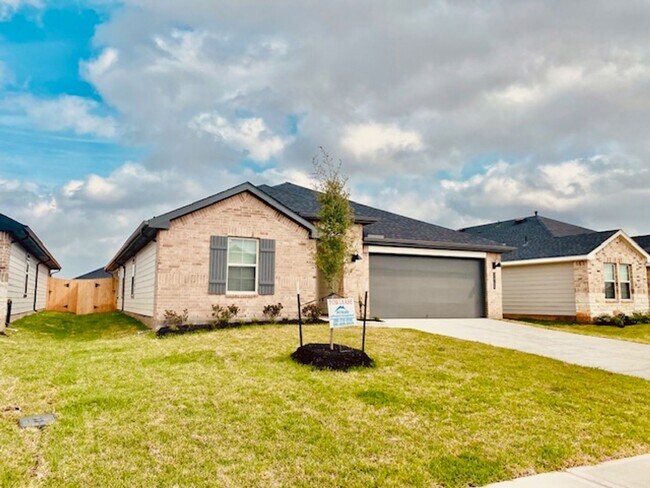 Building Photo - Grand Entry W/High Ceilings! Gorgeous Ligh...