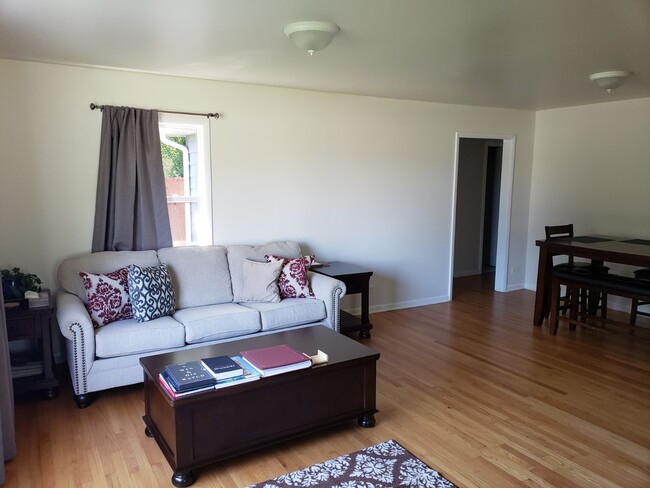Foto del edificio - 954 Lilac Ln
