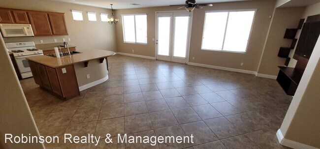 Foto del edificio - 3 br, 2 bath House - 7590 Rockhampton Ave.