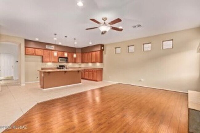 Building Photo - Beautiful home in gated community