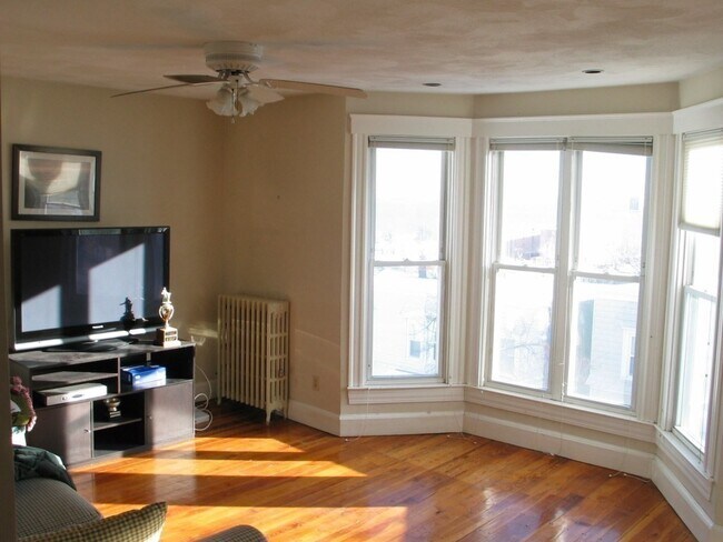 Foto del edificio - 421 E 6th St