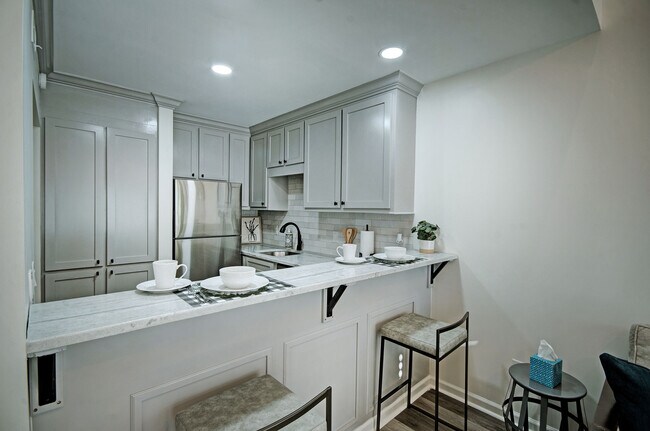 Kitchen/Bar - 3308 Northview Dr