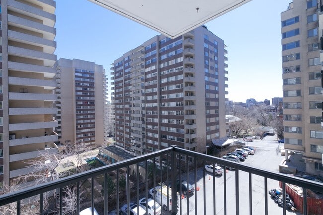 Building Photo - 3495 Rue de la Montagne