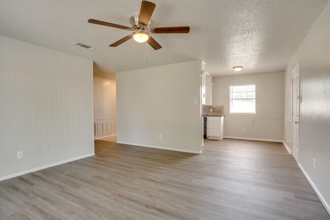 Foto del edificio - Updated and Affordable 3/2/1!