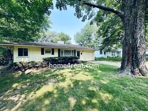 Building Photo - 7832 Rosewood Ln