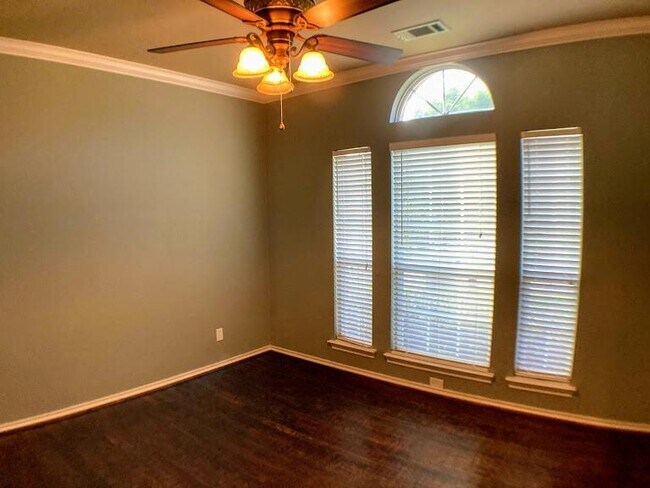 Building Photo - 4820 Heber Springs Trail