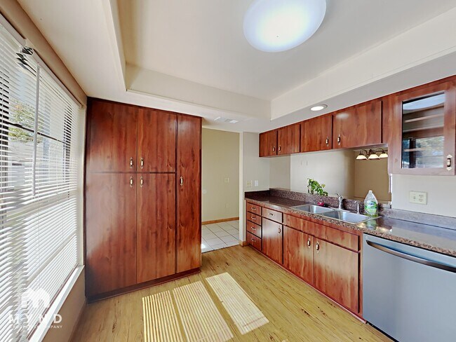 Foto del edificio - 2024 Sheffield Ct