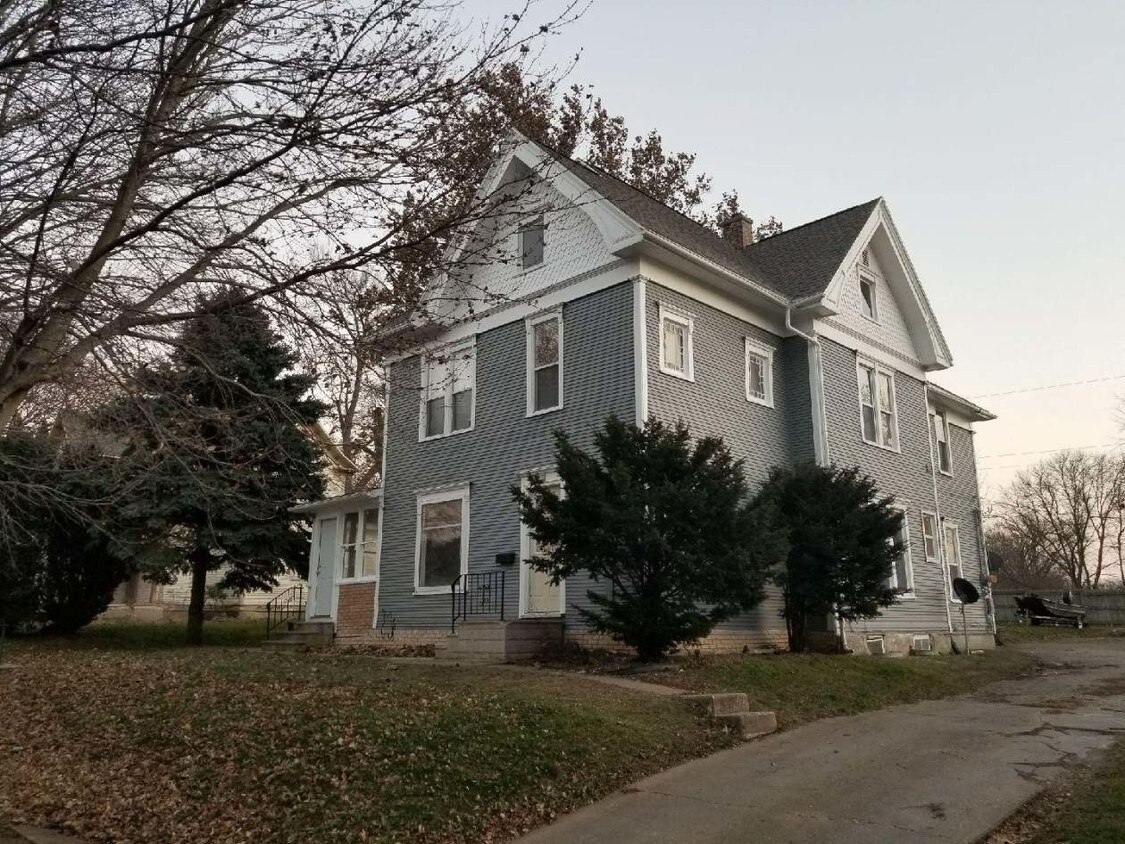 Primary Photo - 708 Park St
