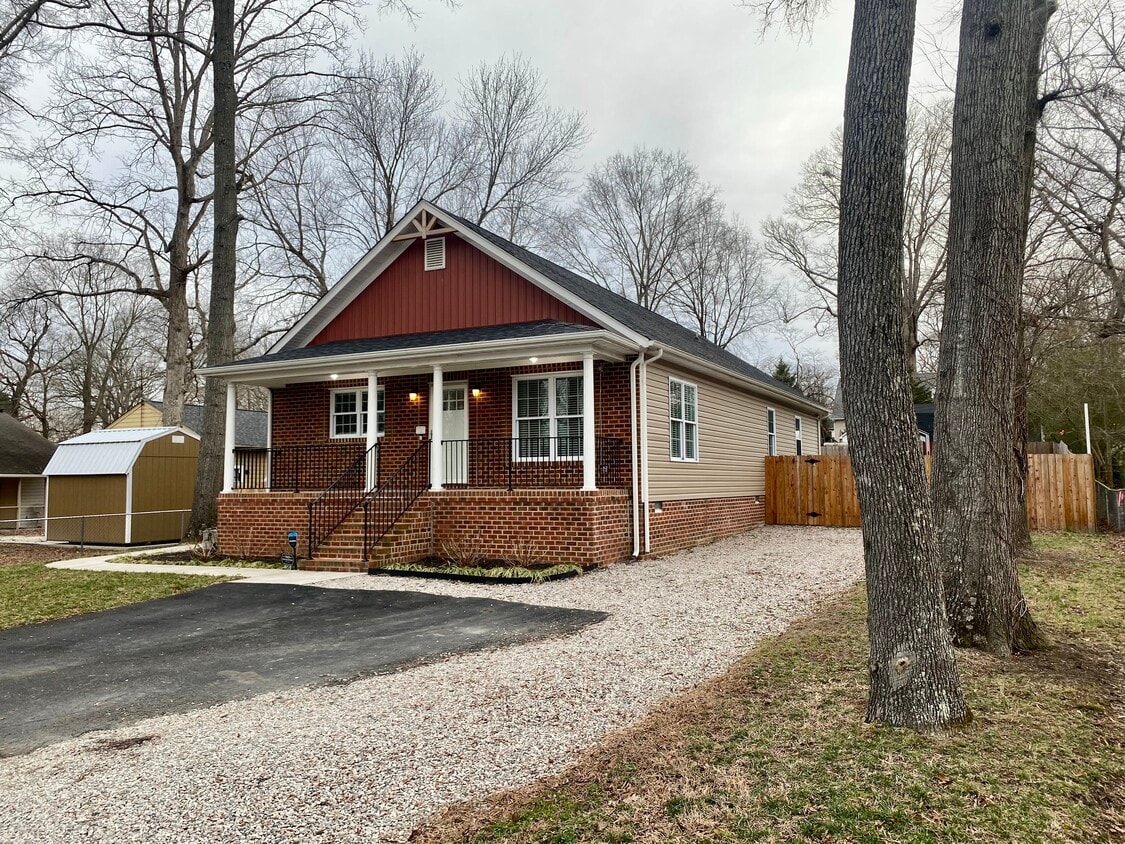 Primary Photo - 470 Evergreen Ave