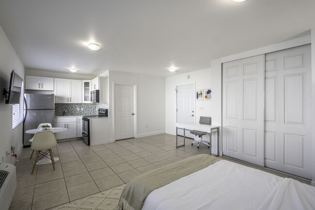 Foto del edificio - 6971 Carlyle Ave