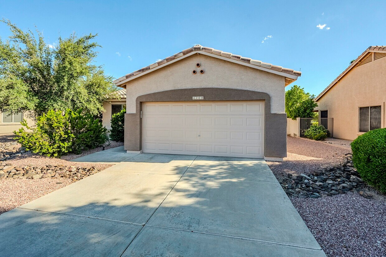 Primary Photo - 4269 E Cassia Ln