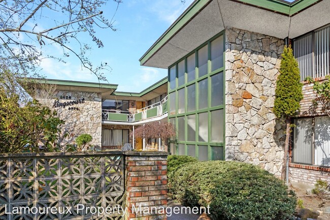 Building Photo - 2424 Rucker Ave