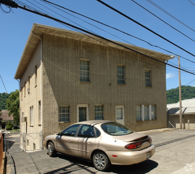 1617 W Dupont Ave, Belle, WV 25015 Apartments Belle, WV