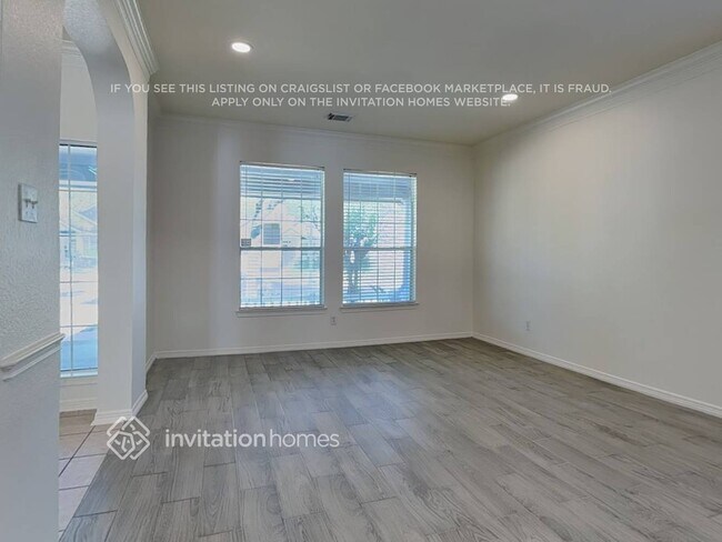 Foto del edificio - 15231 Henderson Point Dr