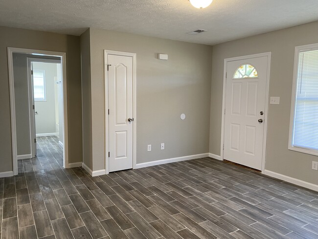 Building Photo - 61 North Craves Creek