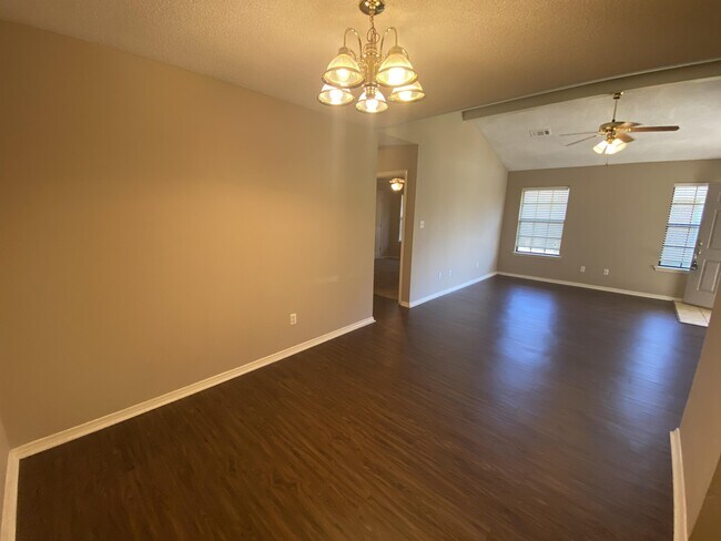 Building Photo - 1800 Ingalls Ln