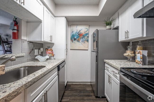 2BR, 2BA - 892SF - The Huxley at Medical Center