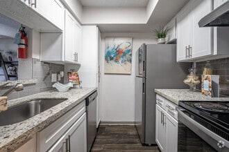 2BR, 2BA - 892SF - The Huxley at Medical Center