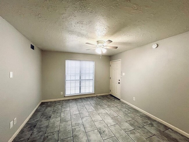 Building Photo - 3318 N MacGregor Way