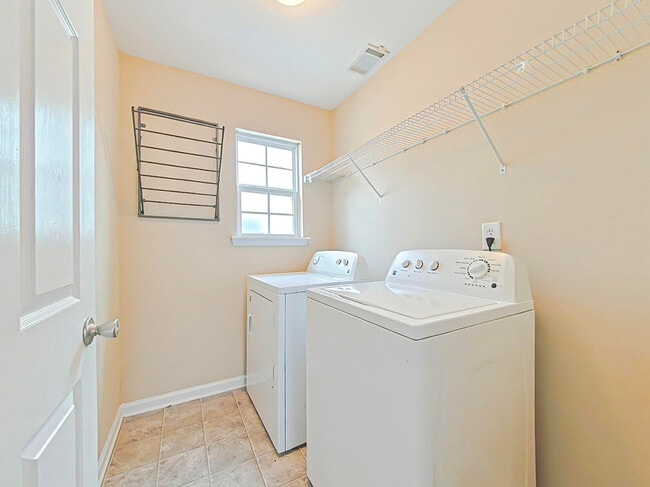 Building Photo - 709 Lakeside Landing Ct