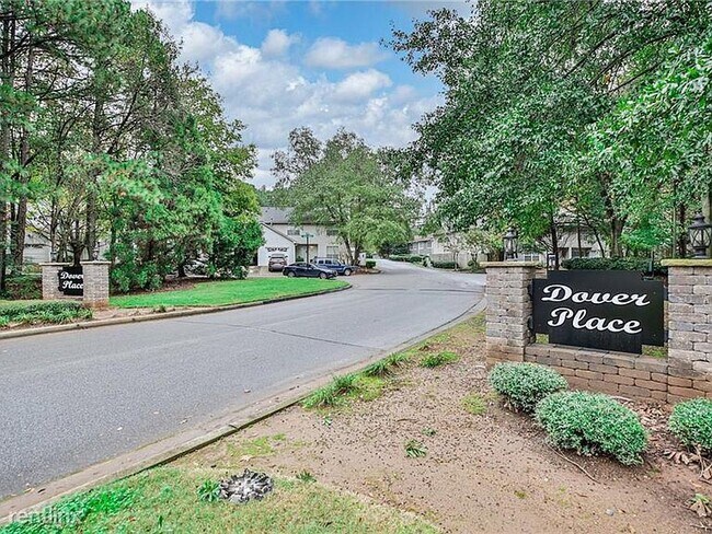 Building Photo - 2 br, 2.5 bath Townhome - 4859 Wuthering Way