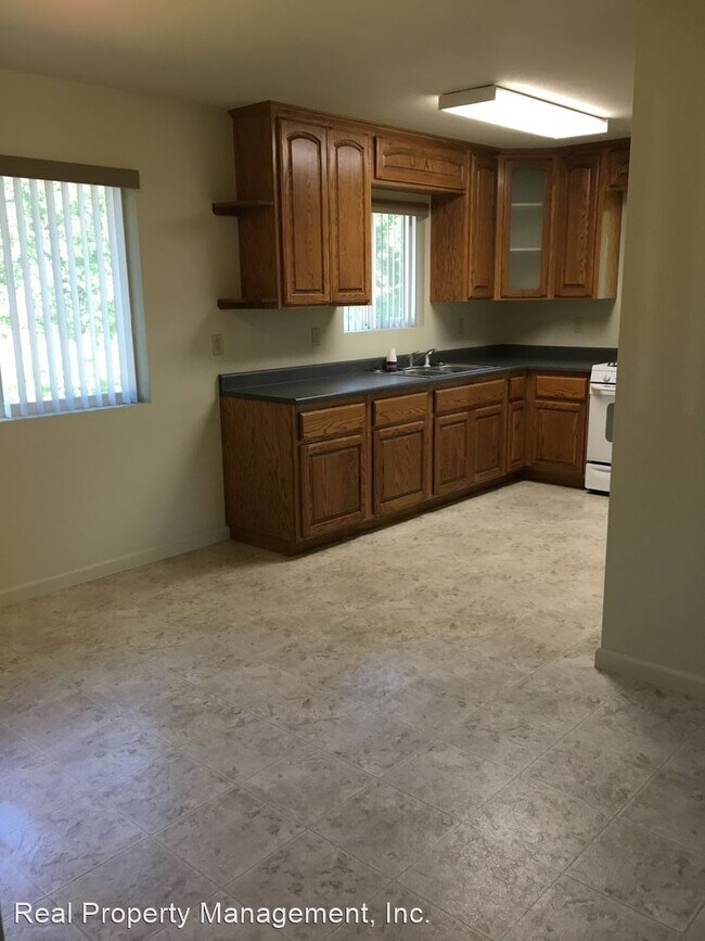Building Photo - 4 br, 3 bath House - 5463 Deschutes Road-A&B