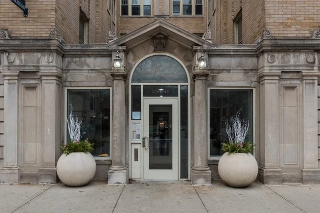 Foto del edificio - 1320 E Hyde Park Blvd