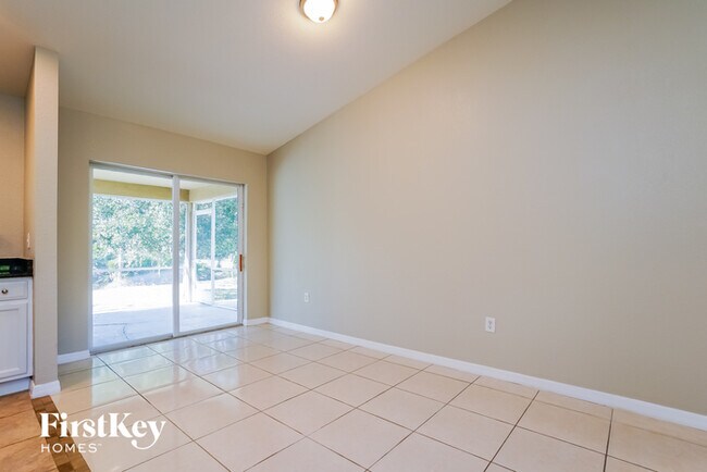 Building Photo - 926 Hollister Ave
