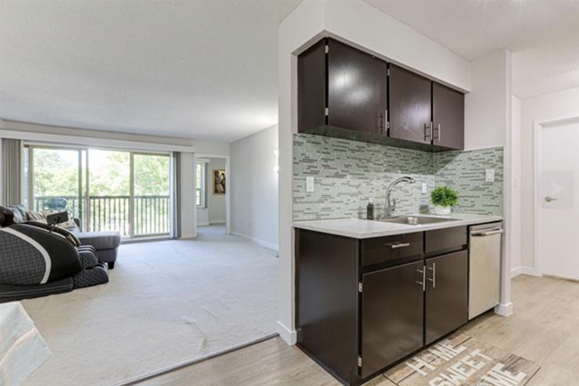 Building Photo - 9857 Manchester Dr