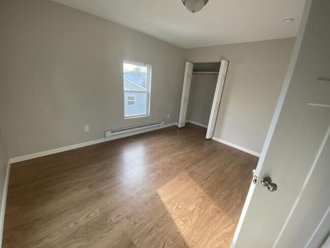 Building Photo - 108 Young Ave SW