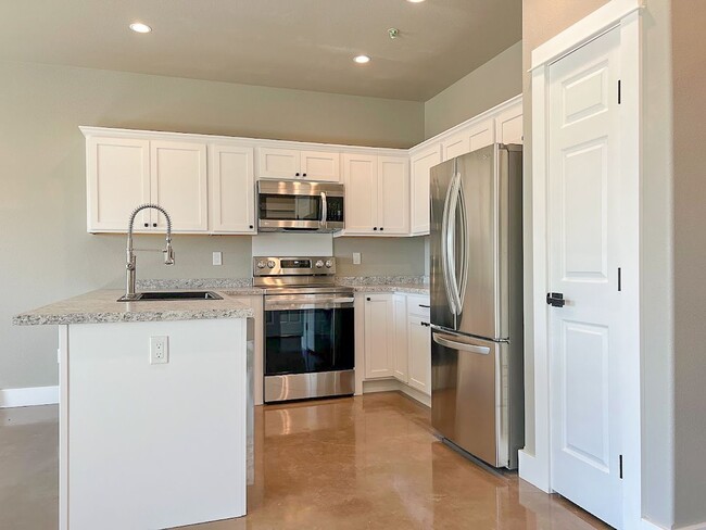 Foto del edificio - 2 bed/ 1.5 bath in Brand New Soldier Ridge Complex!