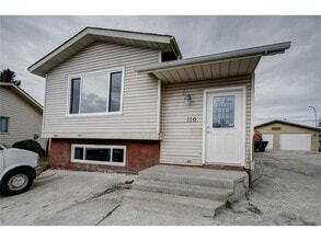 Building Photo - 116 Castlebrook Way NE